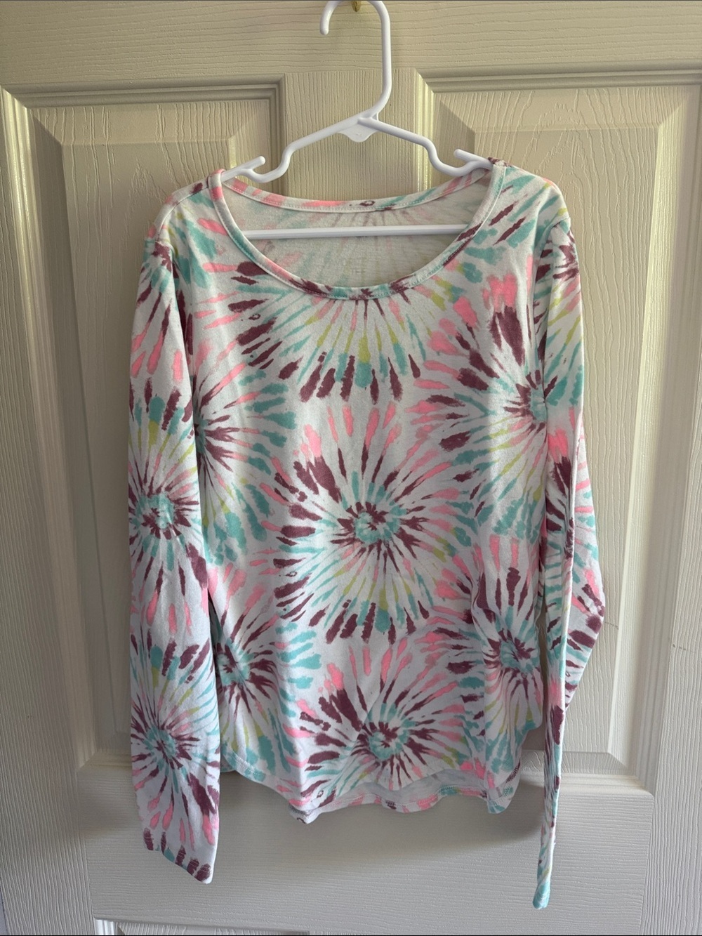 SO Pastel Tie-Dye Long Sleeve Top in Pink, Teal & Maroon